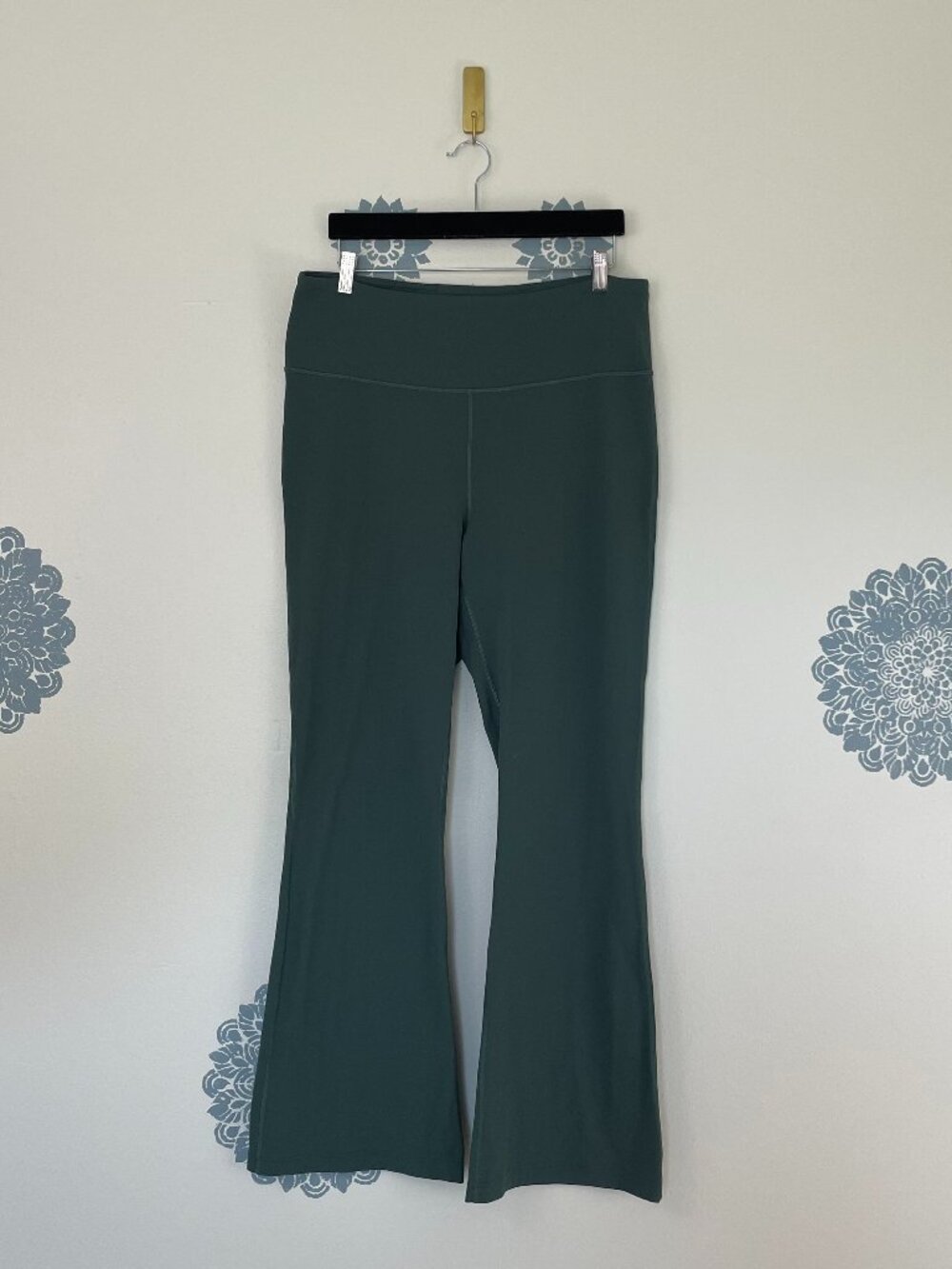 Lululemon Groove Super-High-Rise Flared Pants Nulu Dark Forest Size 16